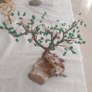 Διακοσμητικό Χειροποίητο Δέντρο με Πράσινες Χάντρες σε Φυσικό Ξύλο